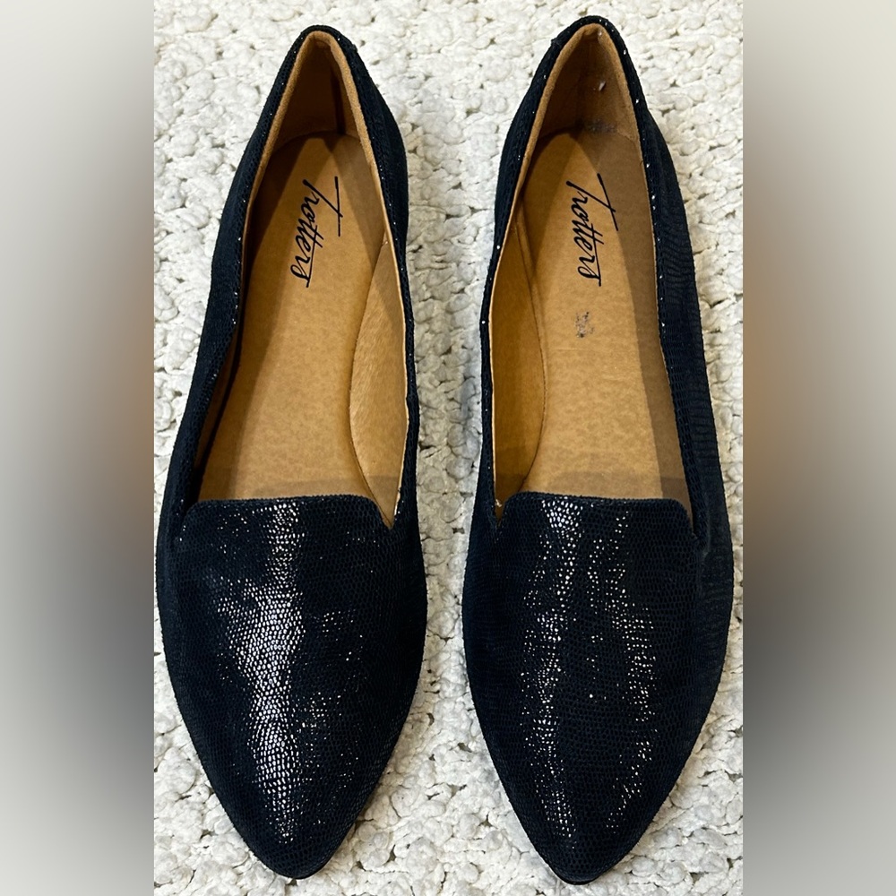 Trotters Harlowe Women’s 7N Leather Flats, Navy